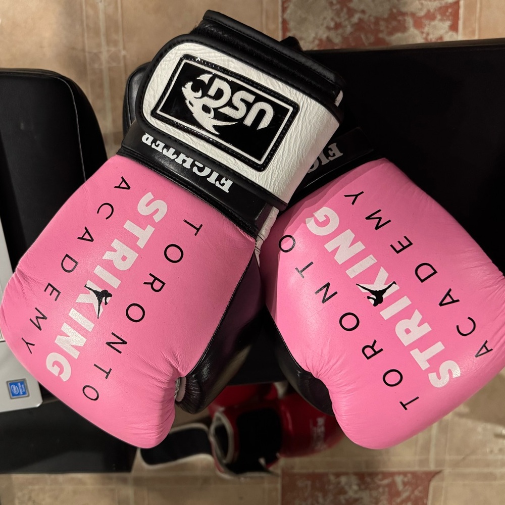 Kong Pink Boxing Gloves - Picture 2 of 6